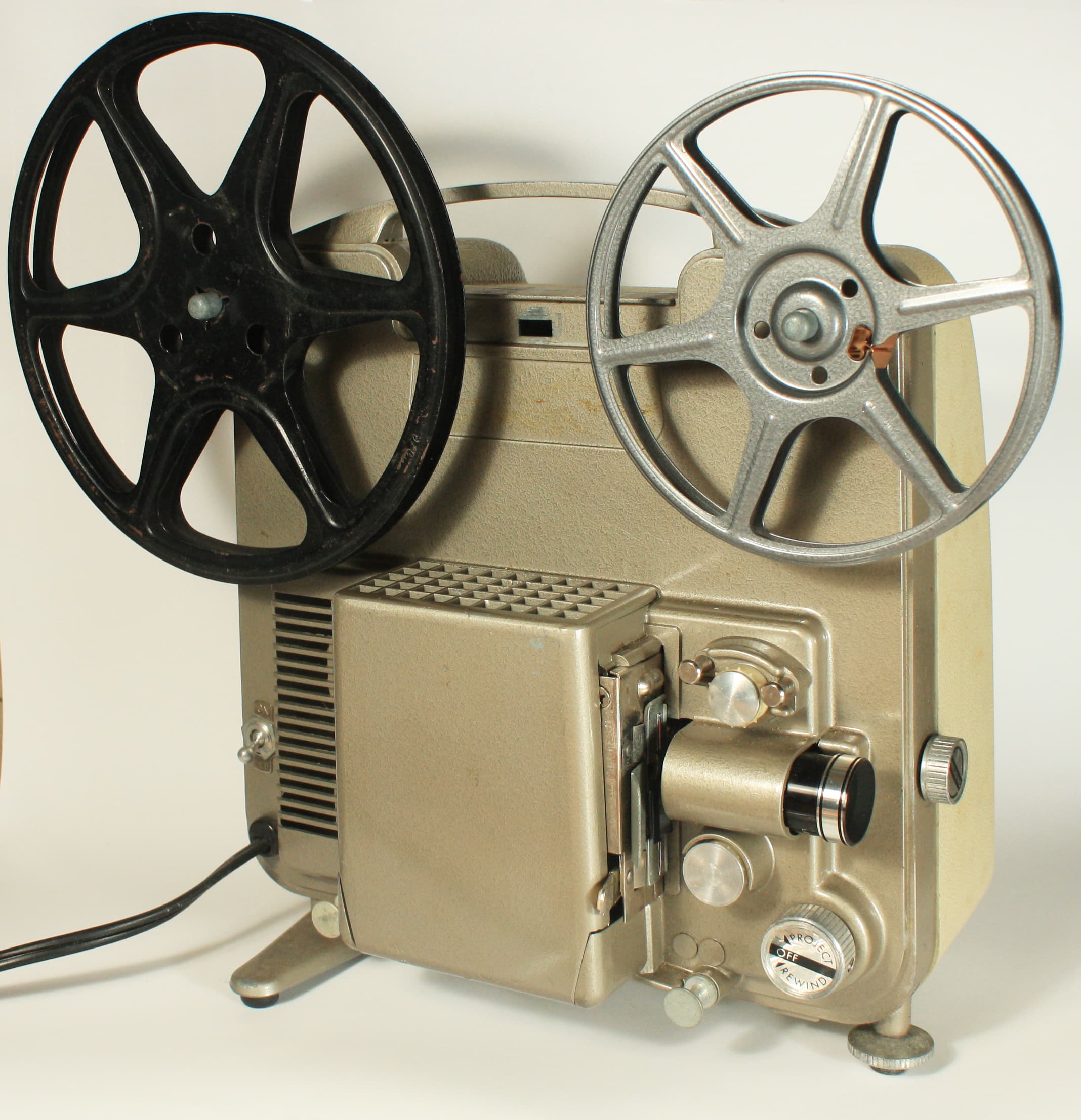 Projector manufacturers like Richmond Research Corp. produced relatively inexpensive standard 8mm units like this model 600 during the 1950s and 1960s.