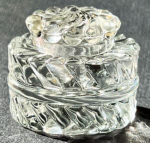 Garage Sale find. No marks, c. 1900. Not shown in the Baccarat catalog of the era. Identified as Baccarat Bambous Tors oval inkwell.