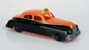 The Packard taxi is straight out of a 1940s film noir.