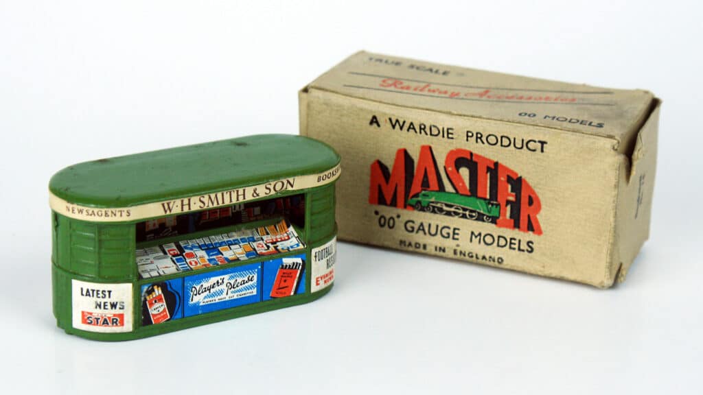 Lionel’s plastic billboards advertised actual products.